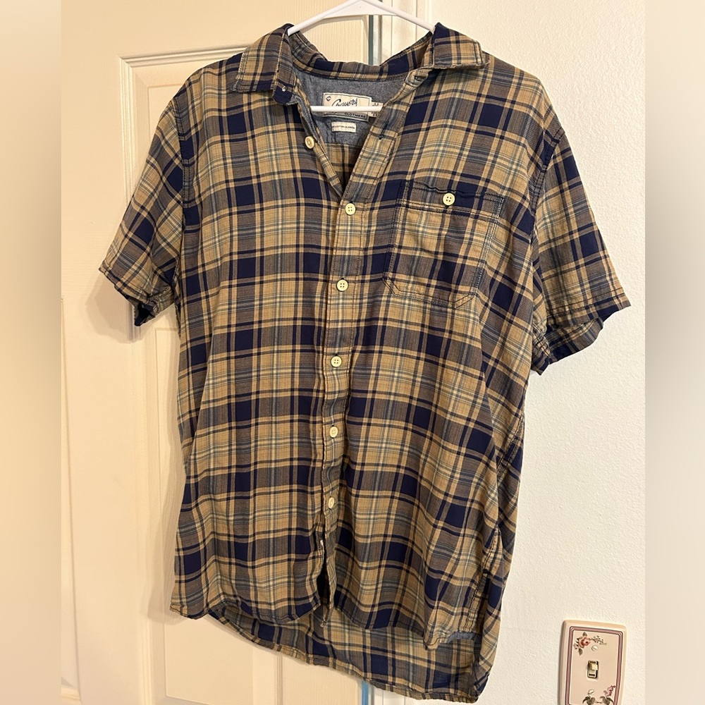 Men’s Medium Button Up